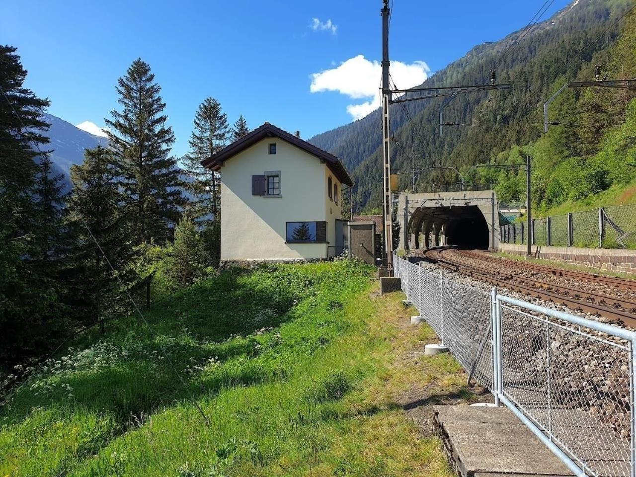 Bahnwaerterhaus Eggwald Villa Wassen Luaran gambar